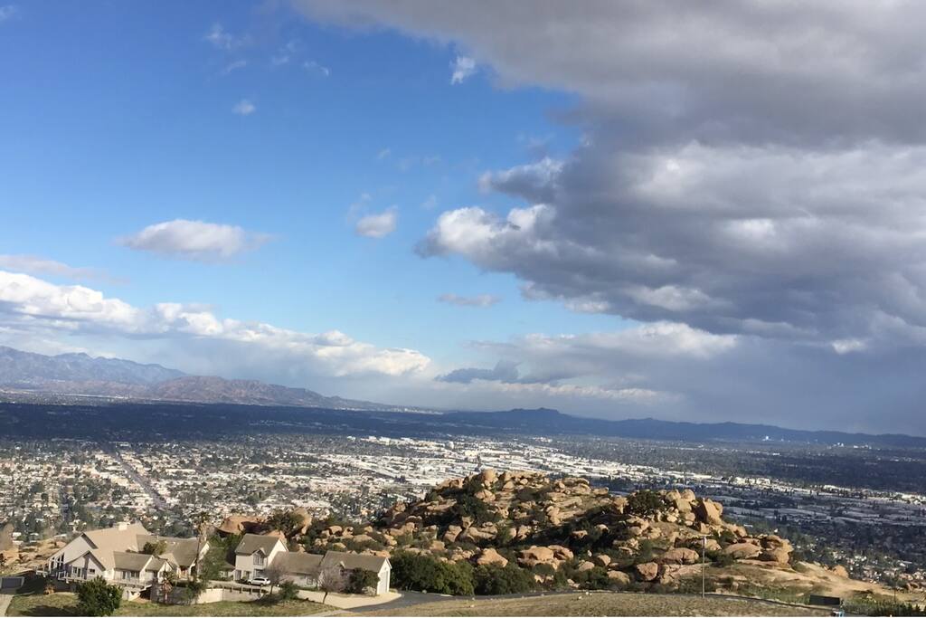 Back Yard View
(Center)