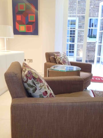 Beautiful interior designers three bedroom home gallery image 5