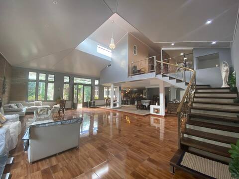 Spacious and Luxurious House in Ataco