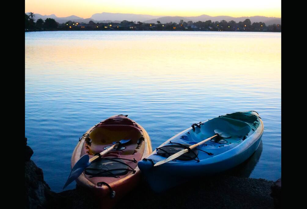 Enjoy exploring lake with Kayak (free) 無料でカヤックをお使い頂けます。