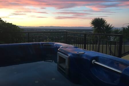 POOL,SPA,VIEWS  all this and more at Crofton65