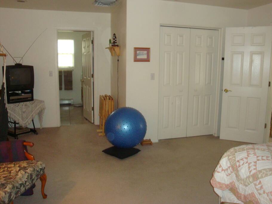Area to accommodate Single Cot for additional guest