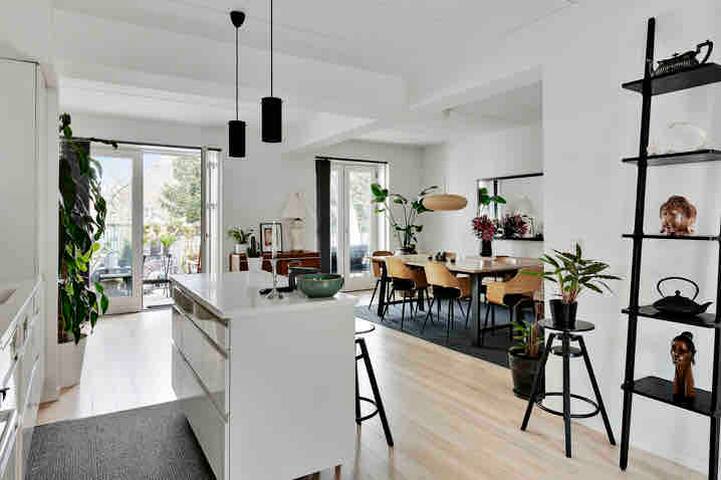 Modern, 150m2 apartment. 6 pers. 3 bedrooms