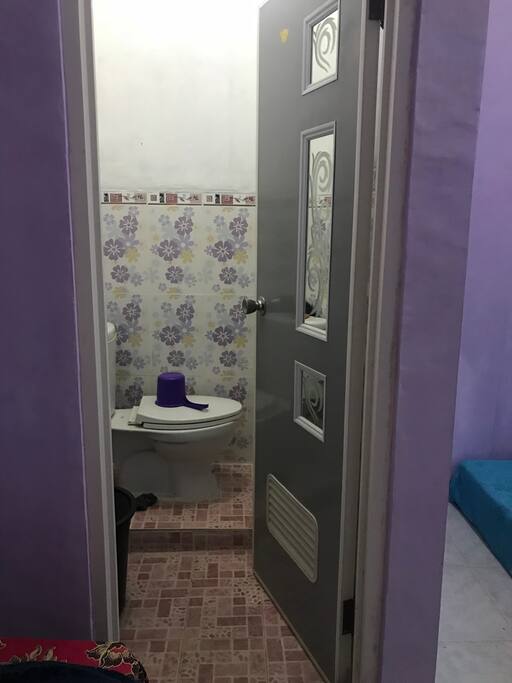 Salah satu kamar mandi dalam