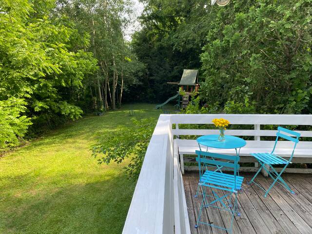 Mountain location. Five minutes to downtown gallery image 2