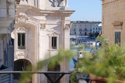 PalazzoBianchi-Dominus apartament with harbor view