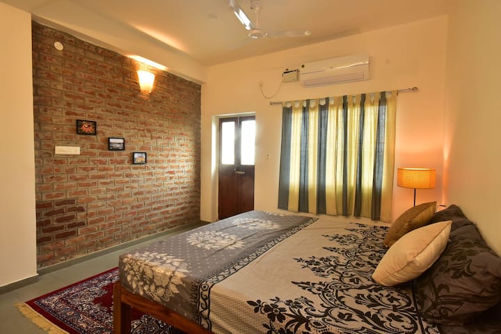 საძინებელი 1