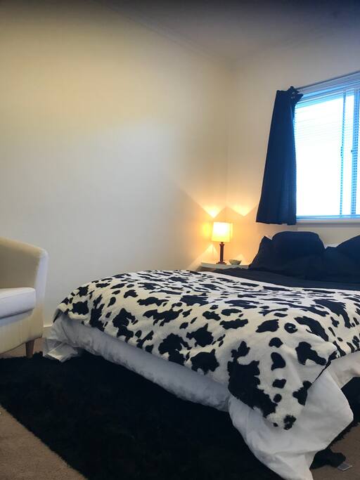 Guest bedroom