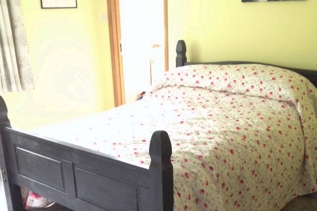 Double bed with anti-allergy duvett