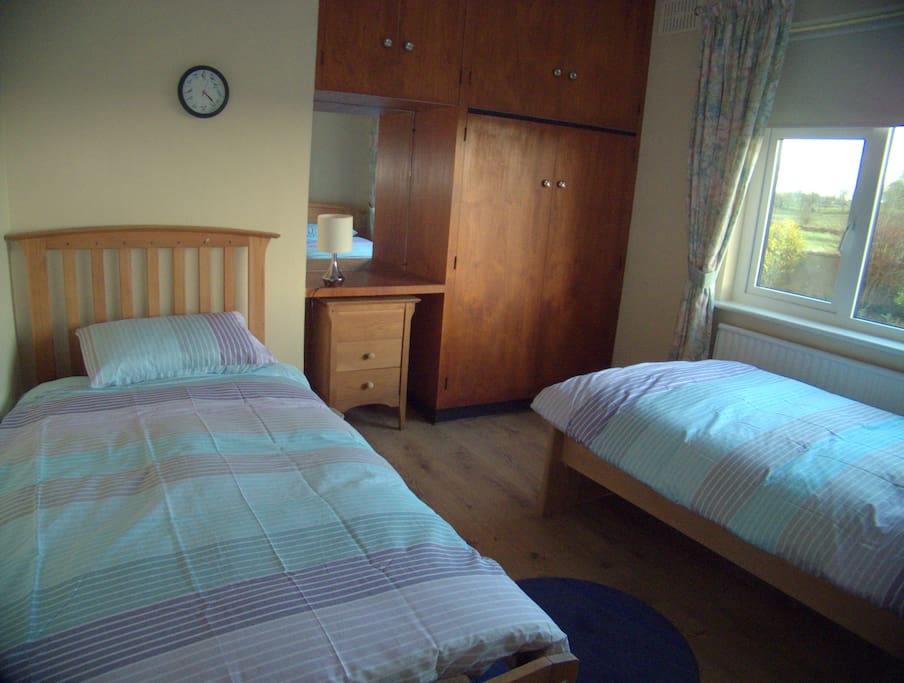Bedroom 1: 2 single beds