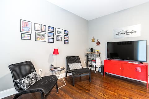 Popular Airbnb listing: 1BR Near Airport, Downtown, Sleeps 4, Pet Friendly in Cascade Avenue/Road