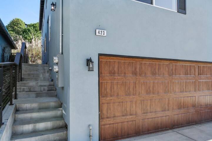 Contemporary New 4 Bedroom Home with Ocean Views! gallery image 3