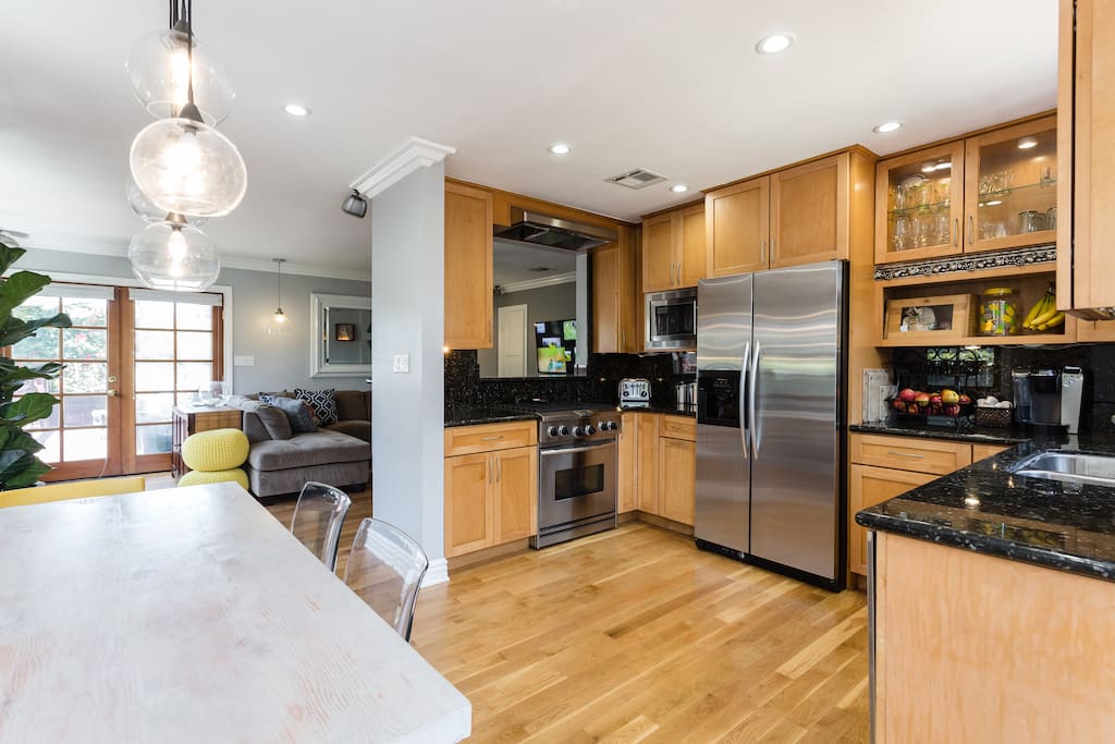 Gourmet Kitchen, open plan dining, bar & backyard access for BBQ