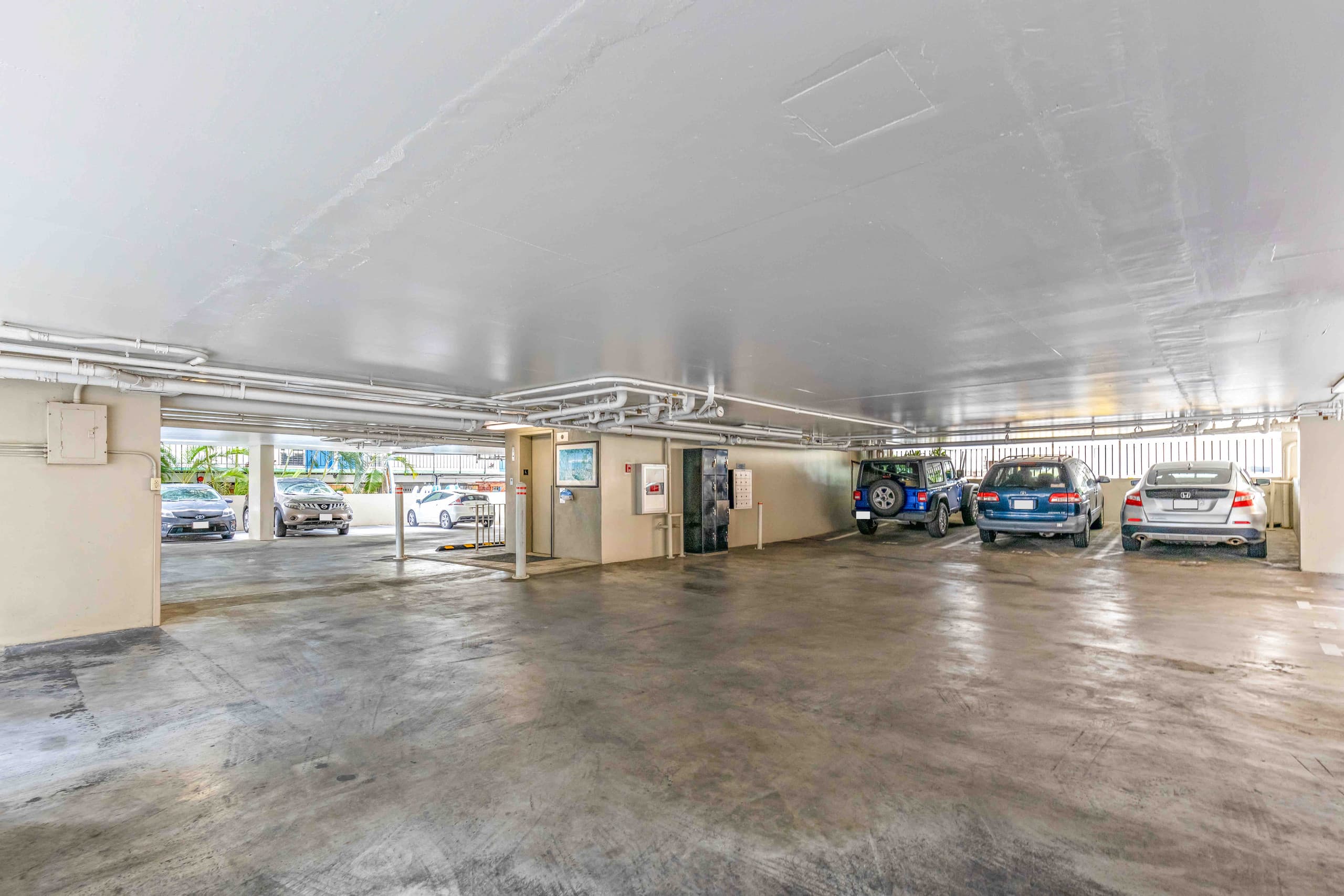 Condo in Honolulu · ★4.83 · Studio · 2 beds · 1 bath - Image 27