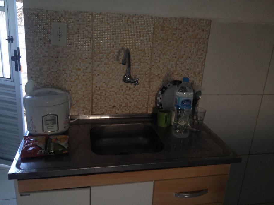 Panela elétrica, para uma refeição rápida ( macarrão instantâneo).