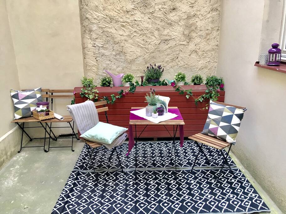 During the spring and summer time you can enjoy relaxing and dining at apartments private terrace/yard