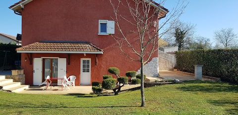 Top performing Airbnb: Call apartment au calme in Ain