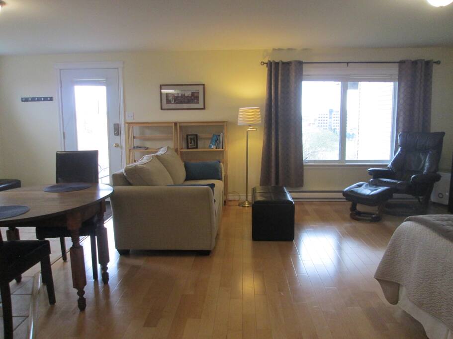 Total area 700 sq. ft.
