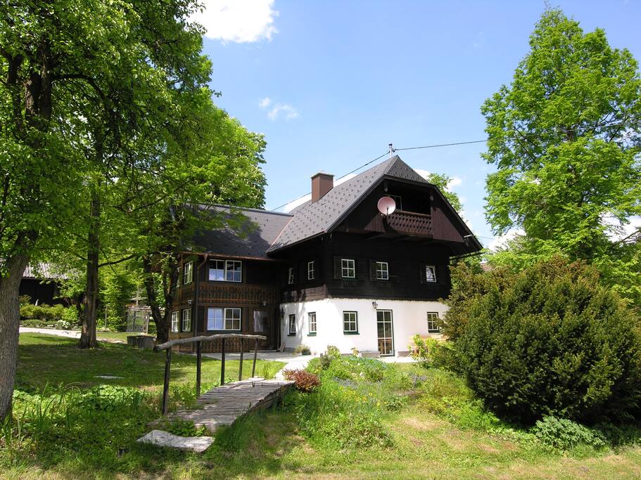 Gebäudeansicht / Eingang
