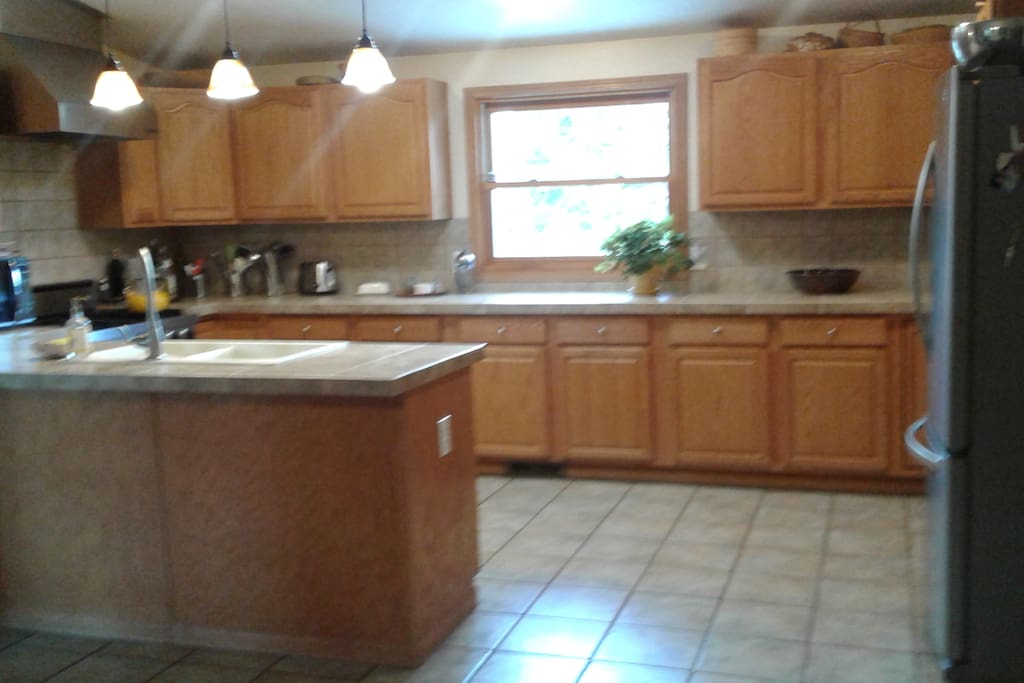 Spacious Kitchen, well equipped.