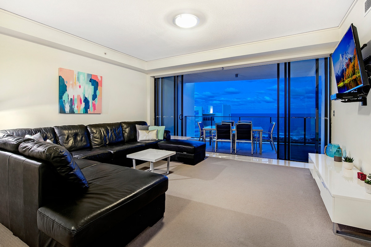 3 Bedroom Ocean Views Apartment in Broadbeach - photo 6