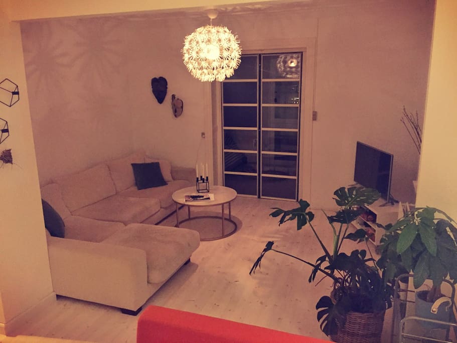 Living room: TV with Chromecast connection
