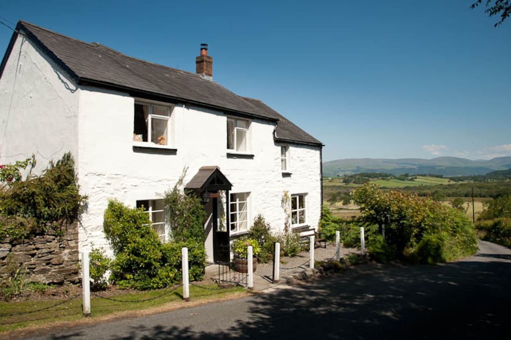Beautiful Welsh Cottage with Stunning Views Houses for Rent in