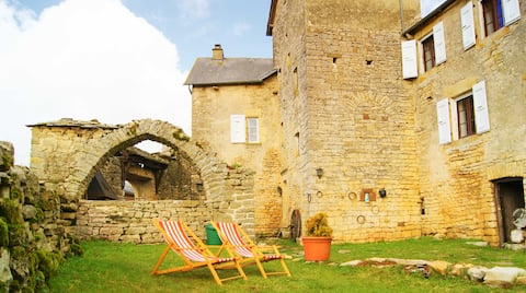 Gite La Tour | Le Manoir d 'Ajas - Organic Farm
