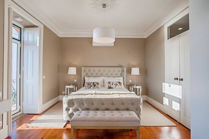 An amazing sea view apartment in Estoril gallery image 2