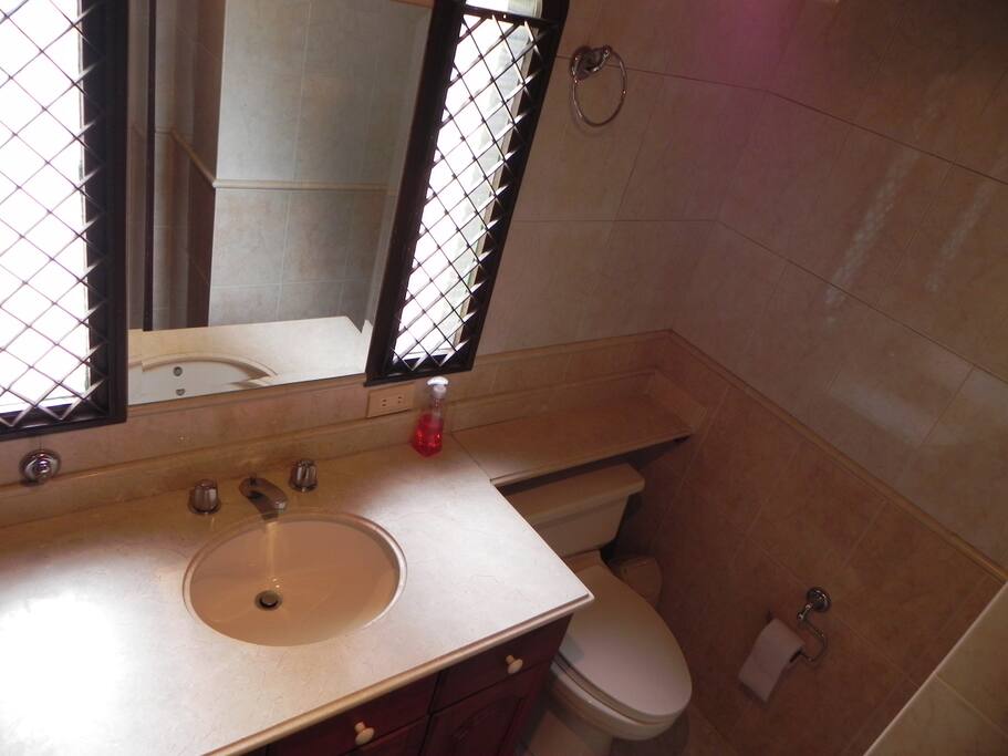 Baño Habitación Familiar.