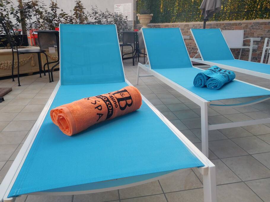 Solarium in piscina