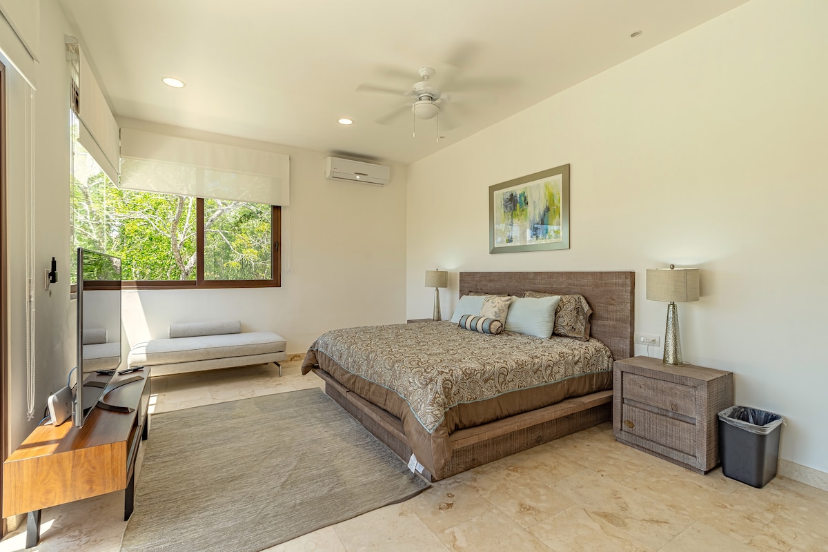 Habitación 1, TV de 65 pulgadas, Netflix gratuito.