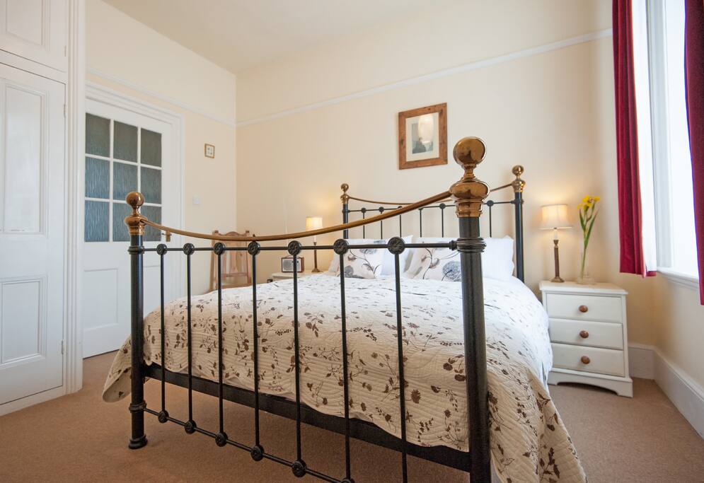 King size bedroom - ensuite
