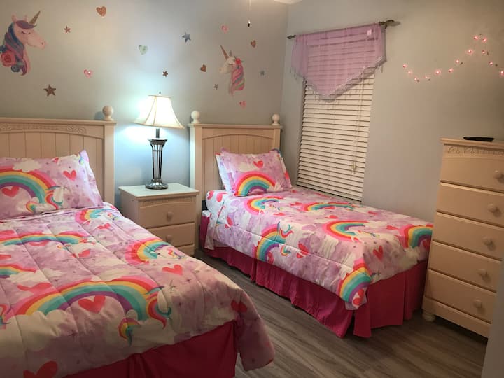 Twin girls/unicorn room