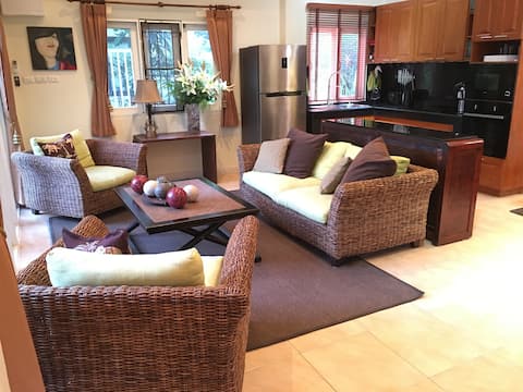 Lovely 2 Br/3Bath Cottage-Walk to Rawai Beach