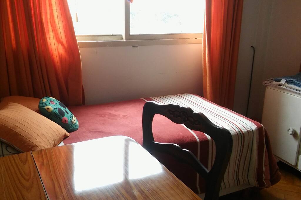 Dormitorio. Buena ventilación e iluminación.
