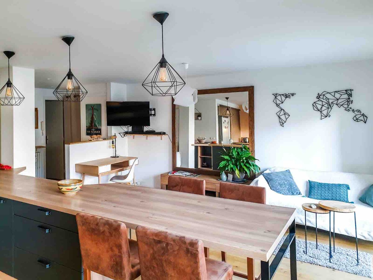 Popular Airbnb listing: Appartement hypercentre Annecy with terrace in Annecy