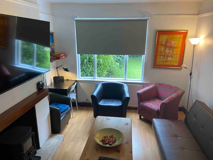 Five + Beds In Quiet Belfast Suburb With Parking - 卡里克弗格斯