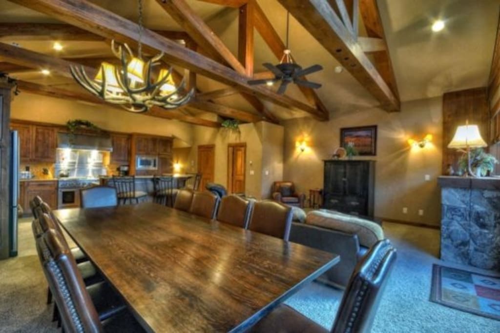 Eagles Nest Amazing kitchen With Stainless Steel Appliances, Island, Granite Counter tops