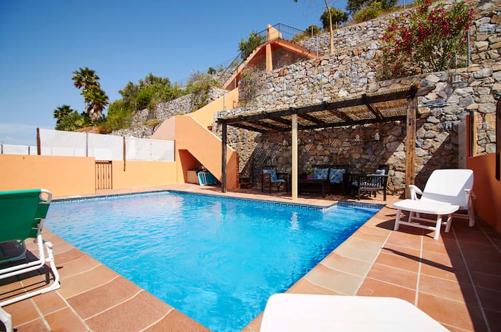 Entire home with 3 bedrooms in Málaga - Villa para 6 personas con piscina privada