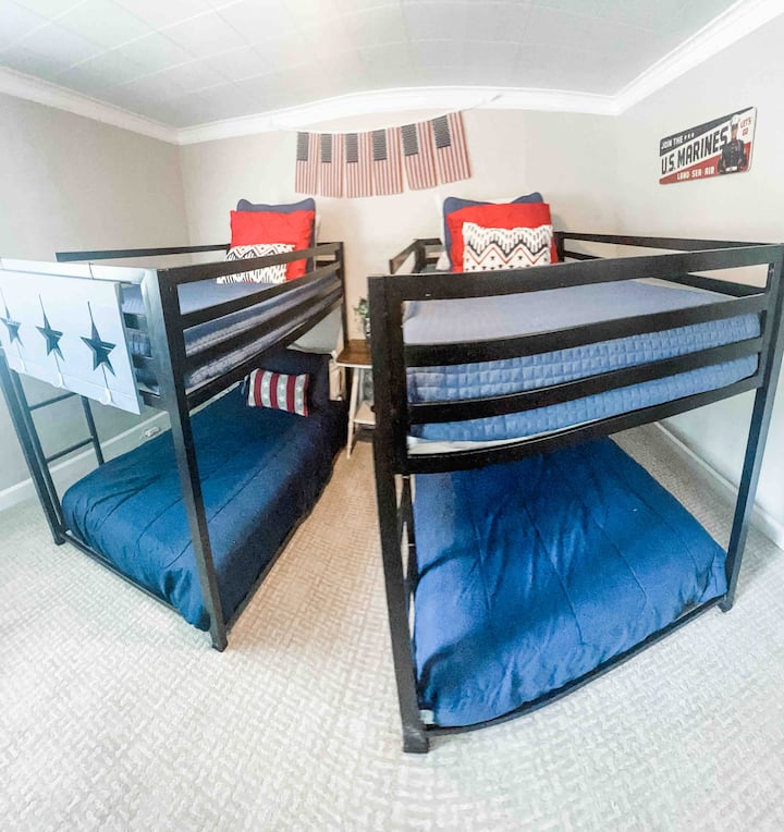 Poschodová izba „Amerika“. Spálňa 4