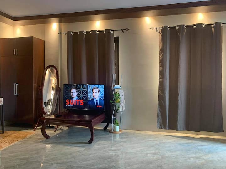 Malolos Studio Unit W/ Sunrise & Sunset View - Malolos