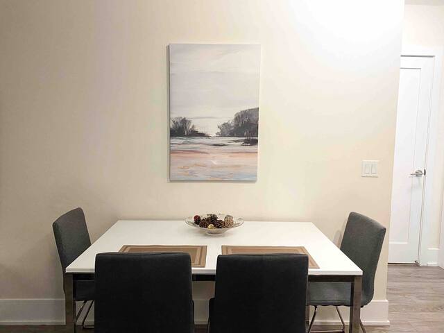 Luxury 1+Den condo steps away from CN Tower & Lake gallery image 5