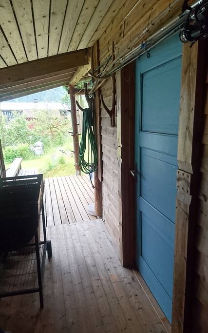 entrance door to the room.