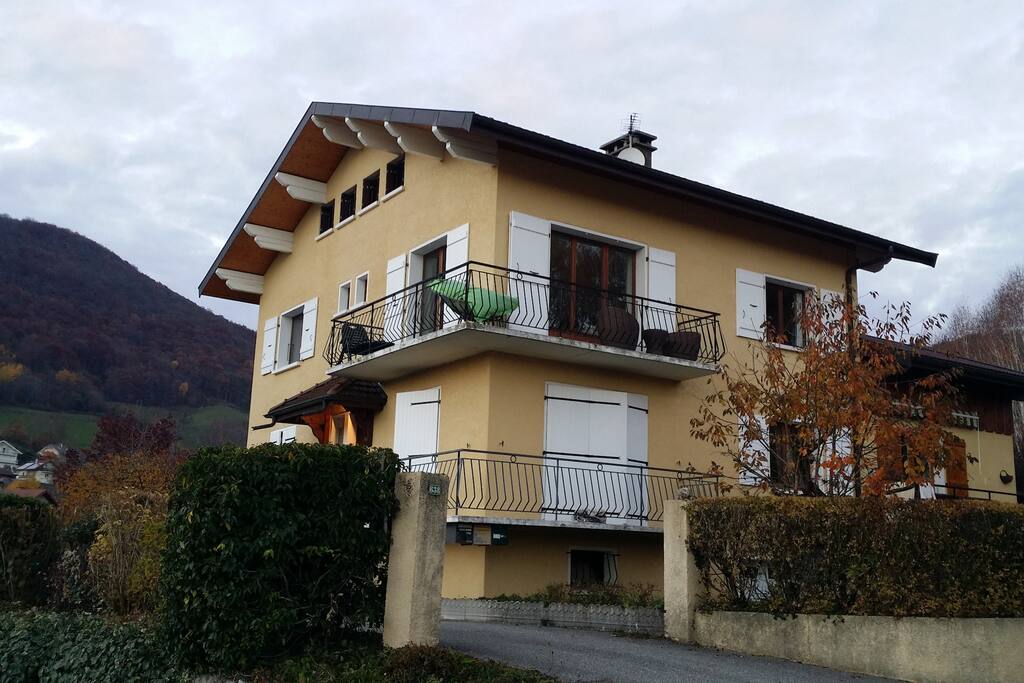 la maison. Notre appartement est au 1er étage