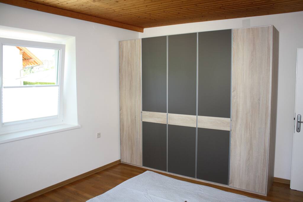 Schlafzimmer
Wohnung 1
Erdgeschoss