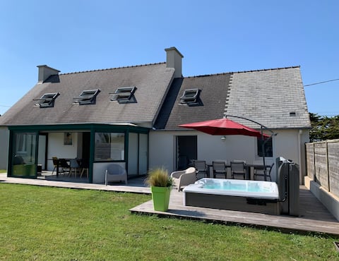 Beachfront – Walking distance to the beach – Hot tub