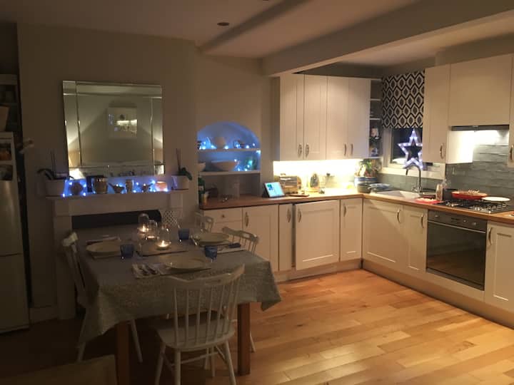 2 bedroom spacious garden flat (full use of flat)