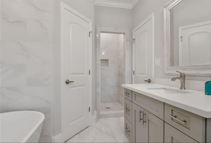 Mardi Gras Mambo House!! ⚜️ 3 Bd Mid City Home.