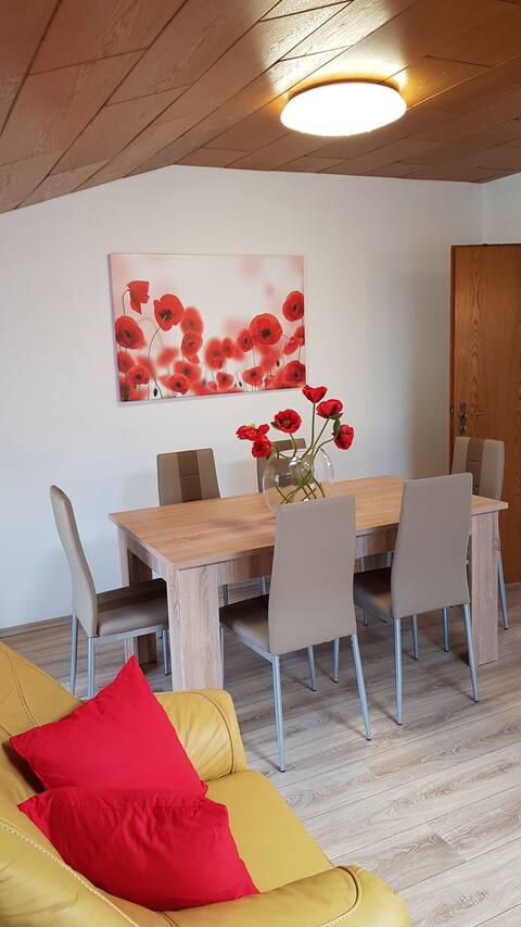 Erfolgreiche Airbnb-Immobilie: ELENA Flat Mohn, Center, 5 min from Main station in Dellviertel